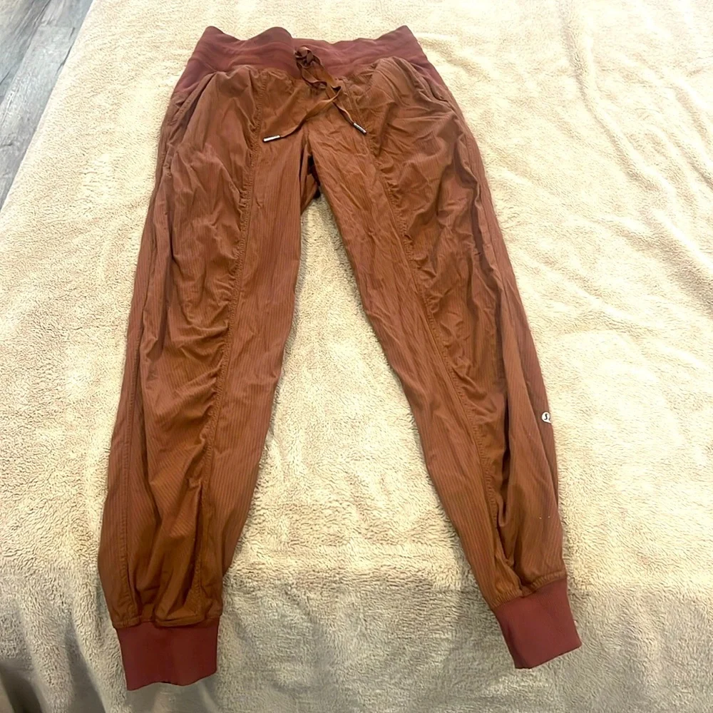 Lululemon Dance Studio Mid Rise Jogger Pants - Picture 2 of 9